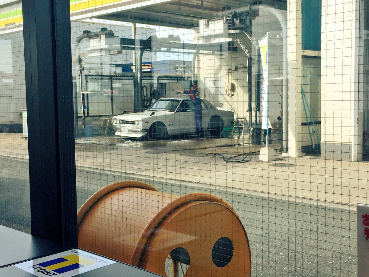 kecha457's tweet photo. さすがにこのクソ暑い中洗車する気にはなれず、結果これ
実際俺が洗車するより69万倍綺麗にしてくれる

#value5 
#今日はハコスカ https://t.co/ryOwpcOxBk