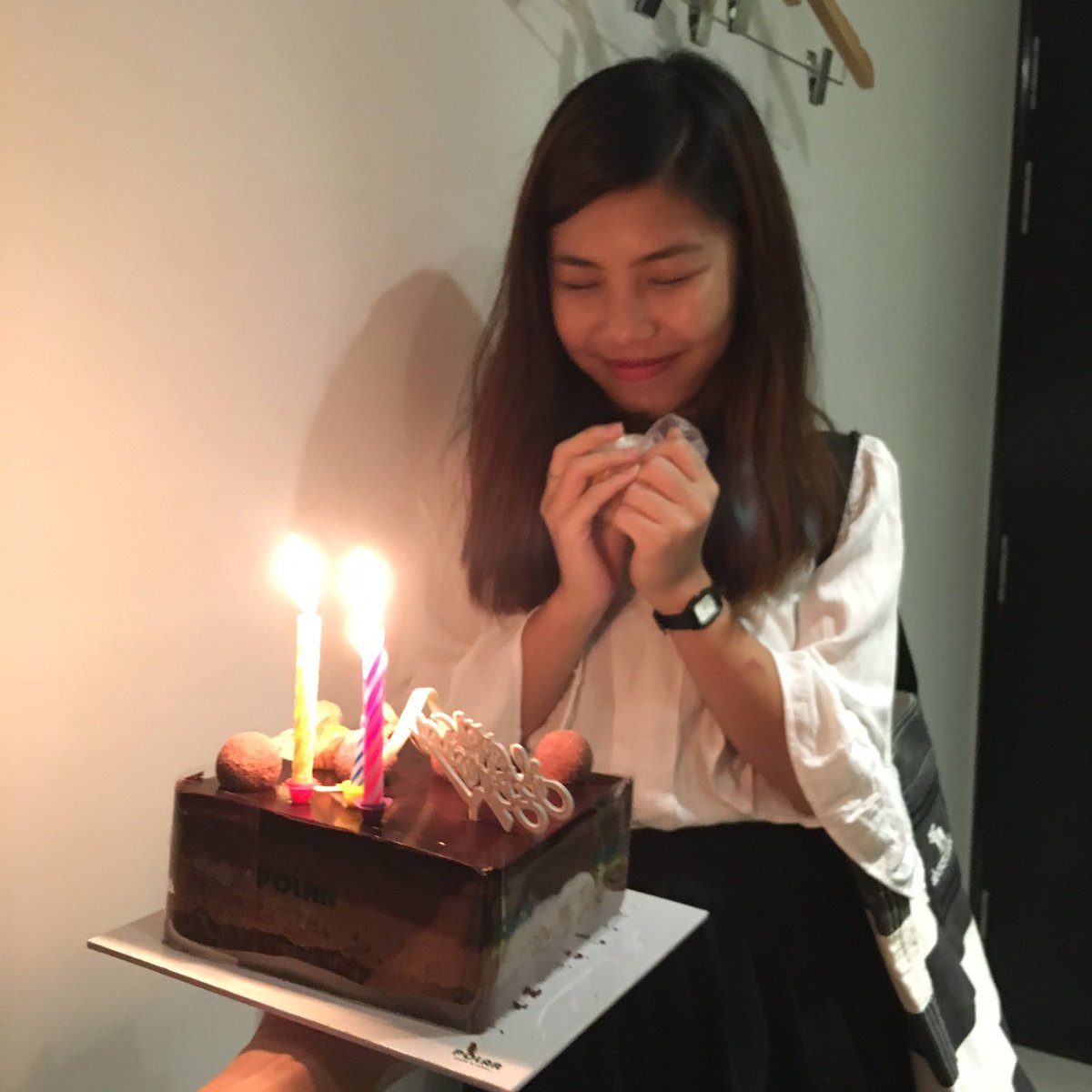 Yokpin's tweet photo. Mad friends I have but they make me truly happy 😗 @allthlove @StupidMeow @kimberlychuaaa https://t.co/2E5KD4vYOg