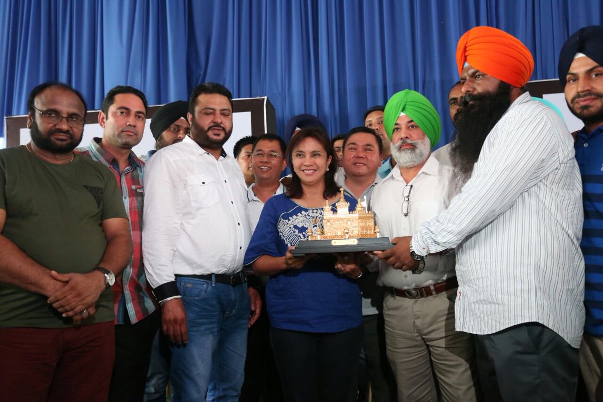 lenirobredo's tweet photo. [A] VP Leni at the Bicol Indian Sikh Temple turnover ceremony of ceiling fans and printers to public schools https://t.co/ZQrnP8gzPl