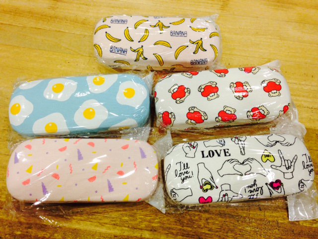390americamura's tweet photo. 【新商品】メガネケースが入荷しました‼女の子でも男の子でも、どの世代の方にも使っていただける豊富なデザイン🌠スタッフおすすめはう○ち柄(笑)💩もちろん全品390円💎毎日がバーゲン価格です💚🎉 #欲しいと思ったらRT https://t.co/SqFKYMViLA