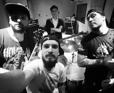 dejavuargentina's tweet photo. DEJA VU ensayando rait faquin nau!! Nos vemos todos el sábado 9 de julio en Club Premier!!!
#noestasmassoloaca https://t.co/MY19k2a3CI