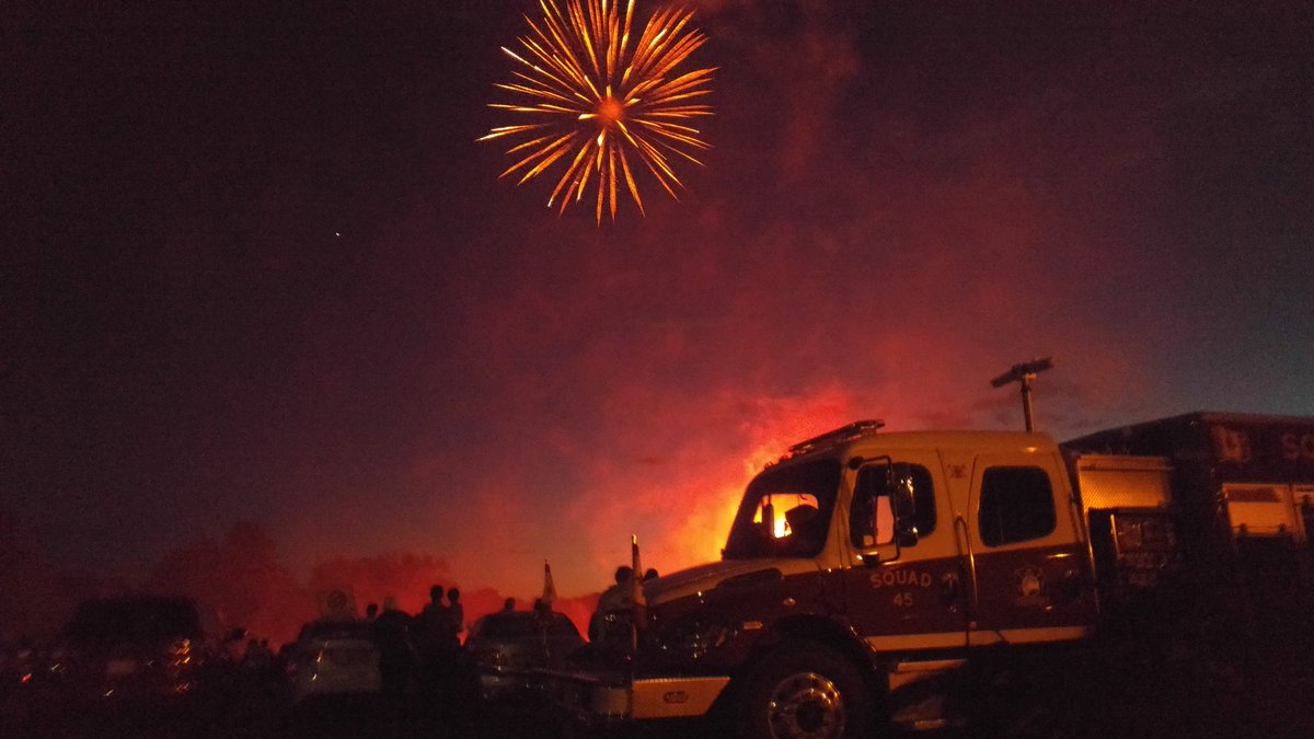 DGrantmyre's tweet photo. Huge thanks to Creemore fire for the awesome fire works display #clearviewfire #fireworks @ClearviewFire #CanadaDay https://t.co/nz4VVty07R