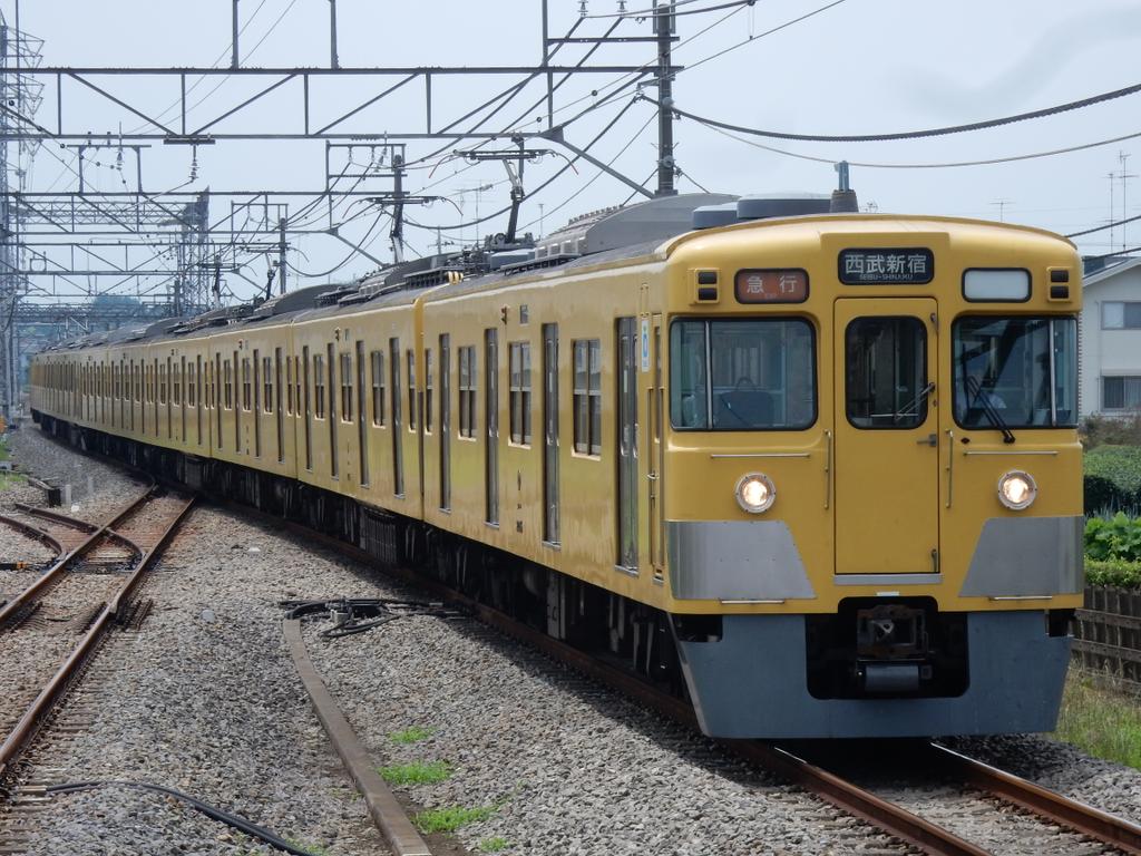 asmeumrii's tweet photo. 2332レ急行西武新宿…(西武新宿←)#2015F + #2545F #seibu_unyo https://t.co/Os2nINlLqz