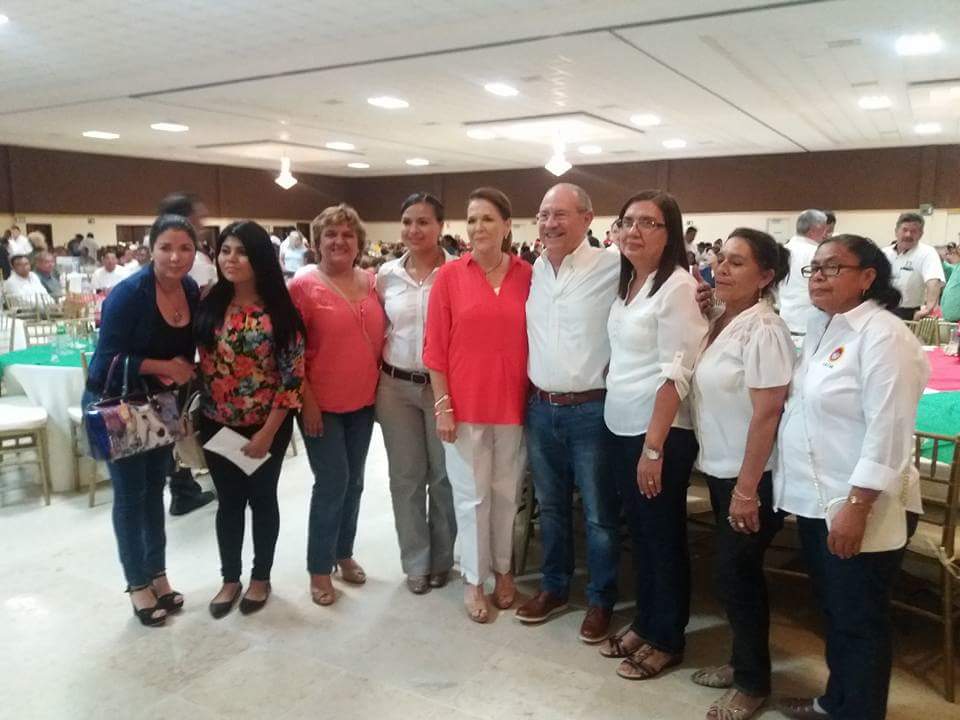 GarzaDorado's tweet photo. Con nuestro Presidente Municipal electo #ChuchínDeLaGarza y su Sra esposa Blanquita. #CTMconelPRI https://t.co/exKwMyyDAL