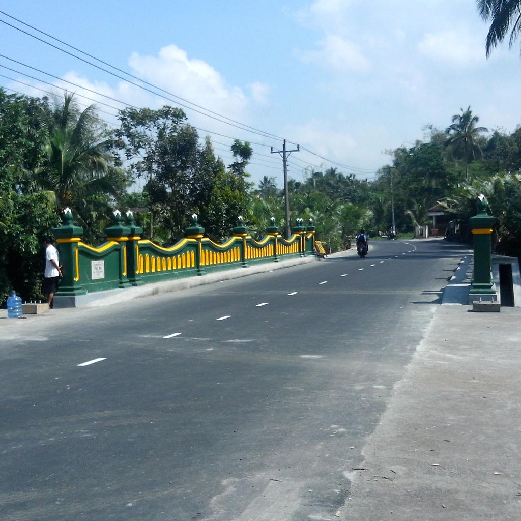 Jembatan Pules Kec. Turi yg jebol april 2015 selesai di bangun dan telah dibuka 3 hari yll, siap untuk jalur mudik.