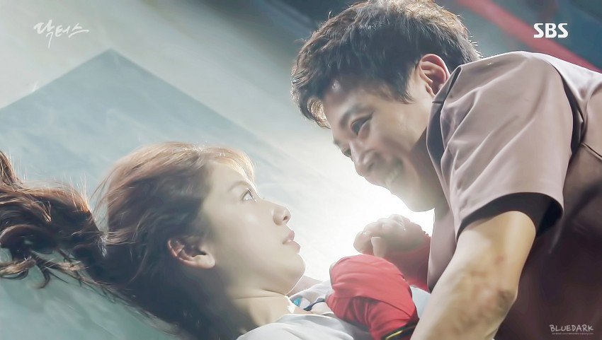 TheDramaKorea's tweet photo. Senin masih lama, tapi udah kangen Pak Guru. #HidupGue #Doctors https://t.co/DtU3AvFWyi