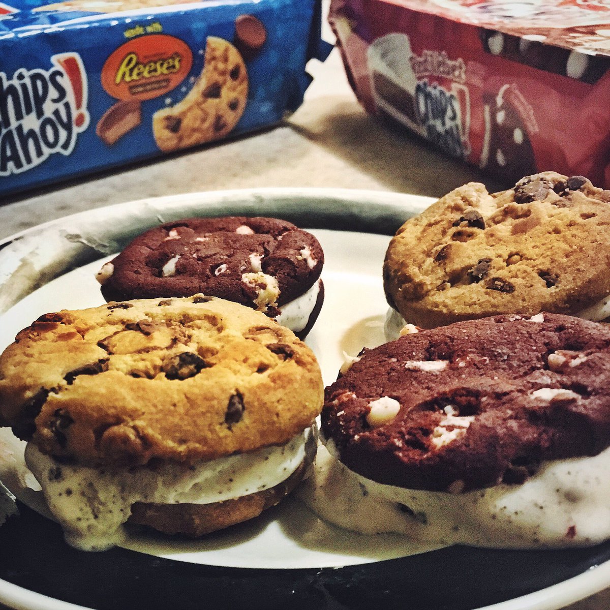 I'd like to thank <a href="/ChipsAhoy/">Chip</a> for sponsoring this late night snack 🍪🍪🍪🍪 #blessed