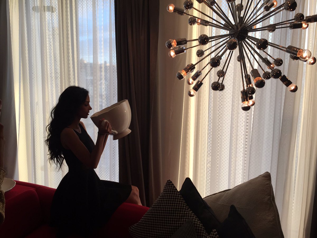 Big, high tea during our stop in #London #modelhouse #ibiza2016 with <a href="/ParisSolati/">P△RIS</a>