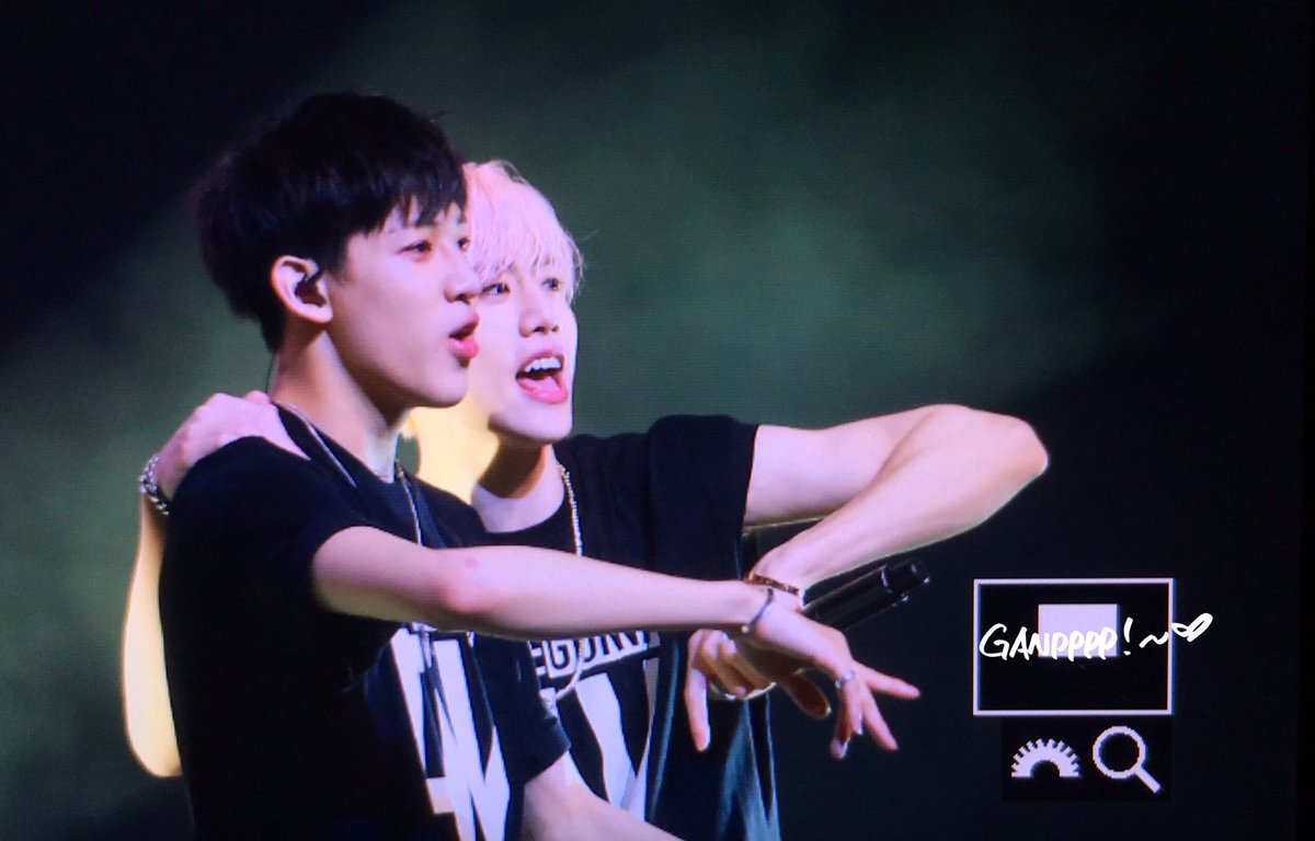 ganpppp's tweet photo. 160701 FLY IN DALLAS #mark #마크 #뱀뱀 #bambam 👉🏻👉🏻👉🏻👉🏻👉🏻👉🏻👉🏻 https://t.co/k7j5kbLurM