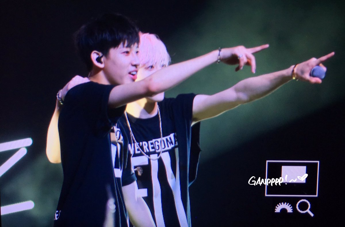 ganpppp's tweet photo. 160701 FLY IN DALLAS #mark #마크 #뱀뱀 #bambam 👉🏻👉🏻👉🏻👉🏻👉🏻👉🏻👉🏻 https://t.co/k7j5kbLurM