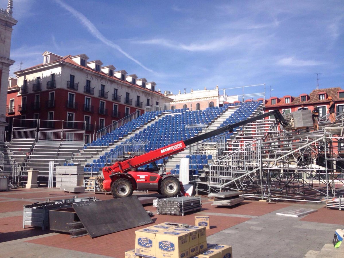 padel20's tweet photo. Valladolid empieza a oler a #Padel en su Plaza Mayor.
Ganas de vivir en directo este gran evento
#WPTValladolid https://t.co/KmblEARifb