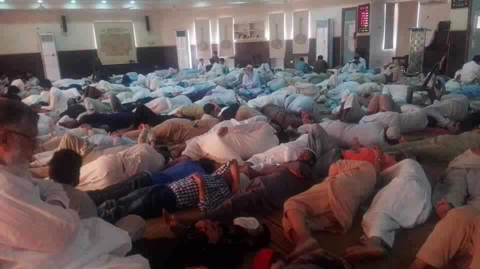 uziibb's tweet photo. This Scene is Not From Burma or Palestine.in Pakistan Its an AC wali Masjid :D https://t.co/3Ed78c7LNP