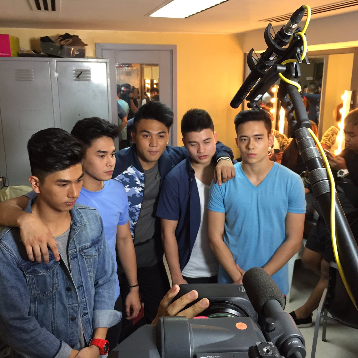 PBBabscbn's tweet photo. Ex-housemates giving advice to Mccoy and Nikko #PBBLuckyReveal https://t.co/3oodBdbp1W