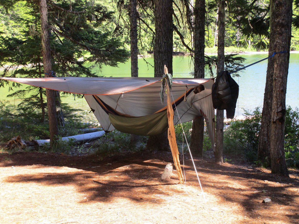 brewpacking's tweet photo. I've got the plug the @ArrowheadEquip Jarbidge UQ. It may not be down, but it's mighty warm. #pnw #backpacking https://t.co/GD8SXb7CsC