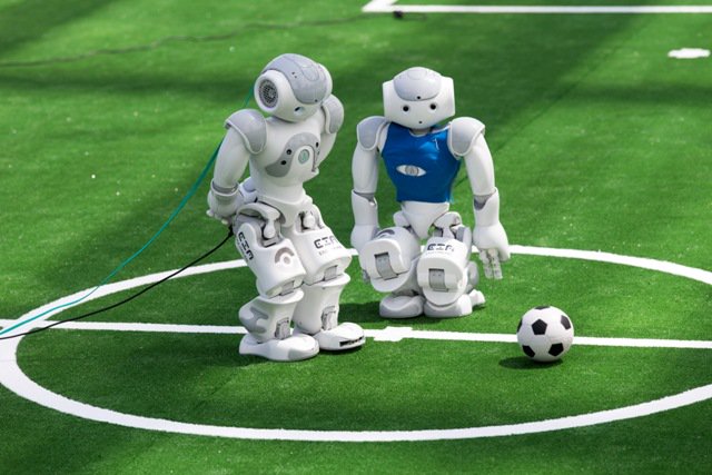 fmdigitale's tweet photo. #ForzaAzzurri oggi in campo per #Euro2016 e #RoboCup2016 con i campioni delle scuole #RomeCup2016 @MiurSocial https://t.co/UrPVbm44cJ