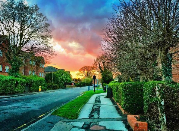 reigatebanstead's tweet photo. We love this photograph of #Horley taken by luciebubble 😍 https://t.co/9ID8haU3W7