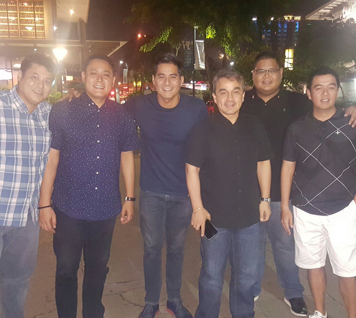 Ninobarbers's tweet photo. Victory Dinner with my Bro Cong. Ace! 👊👍 #BandOfBrothers #AbanteSurigao https://t.co/Ikj9QoM7hU