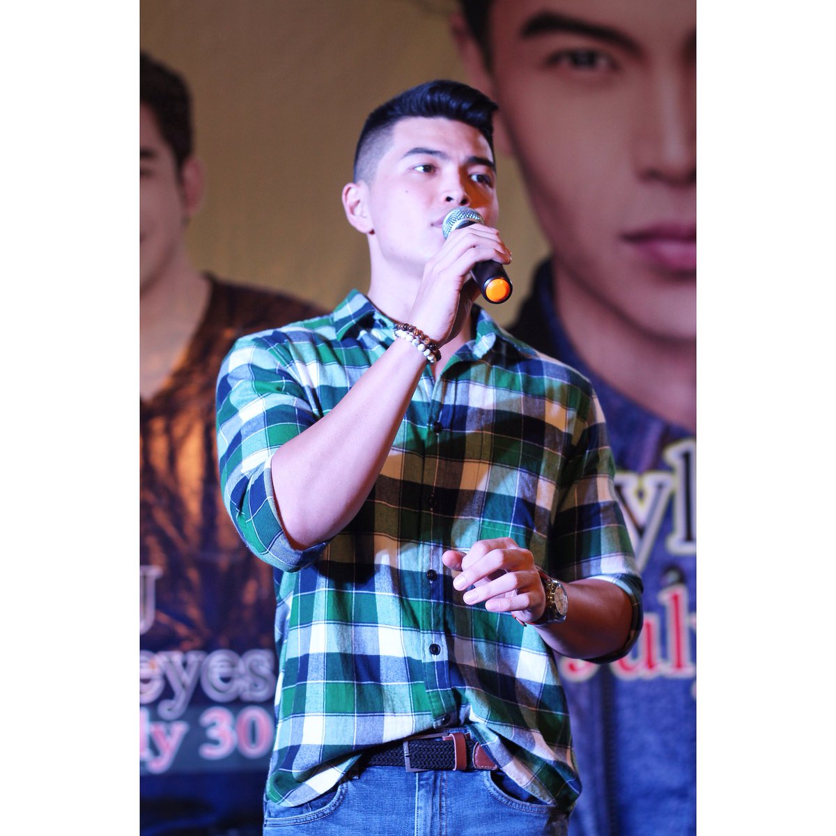 imdarylong's tweet photo. Earlier at Isetann- Recto. 💯🎶👍🏼📀 #AlbumTour #IsetannRecto #StarMusic #BackToSchoolMallShow https://t.co/uQaaVU6je4