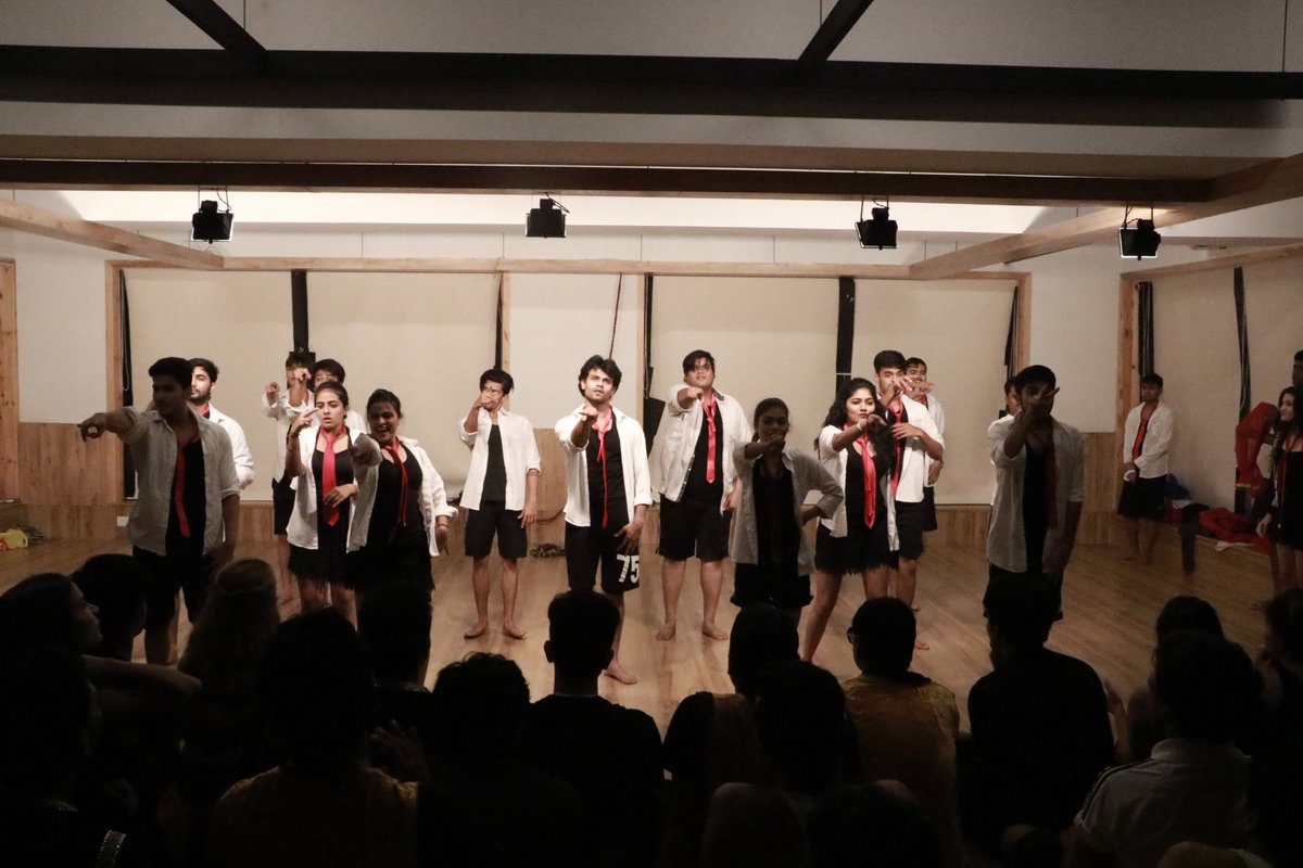 actorprepares's tweet photo. #Batch72 #FinalDancePresentation #ActorPrepares #DiplomaProgramme May-July 2016. https://t.co/GcVmAkQcNw