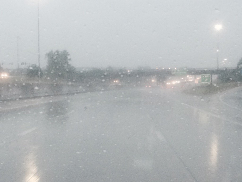 Lisa_WinTruths's tweet photo. We're driving and reporting on the rain here in the metro!! @41ActionNews https://t.co/j2V9TiOGy1