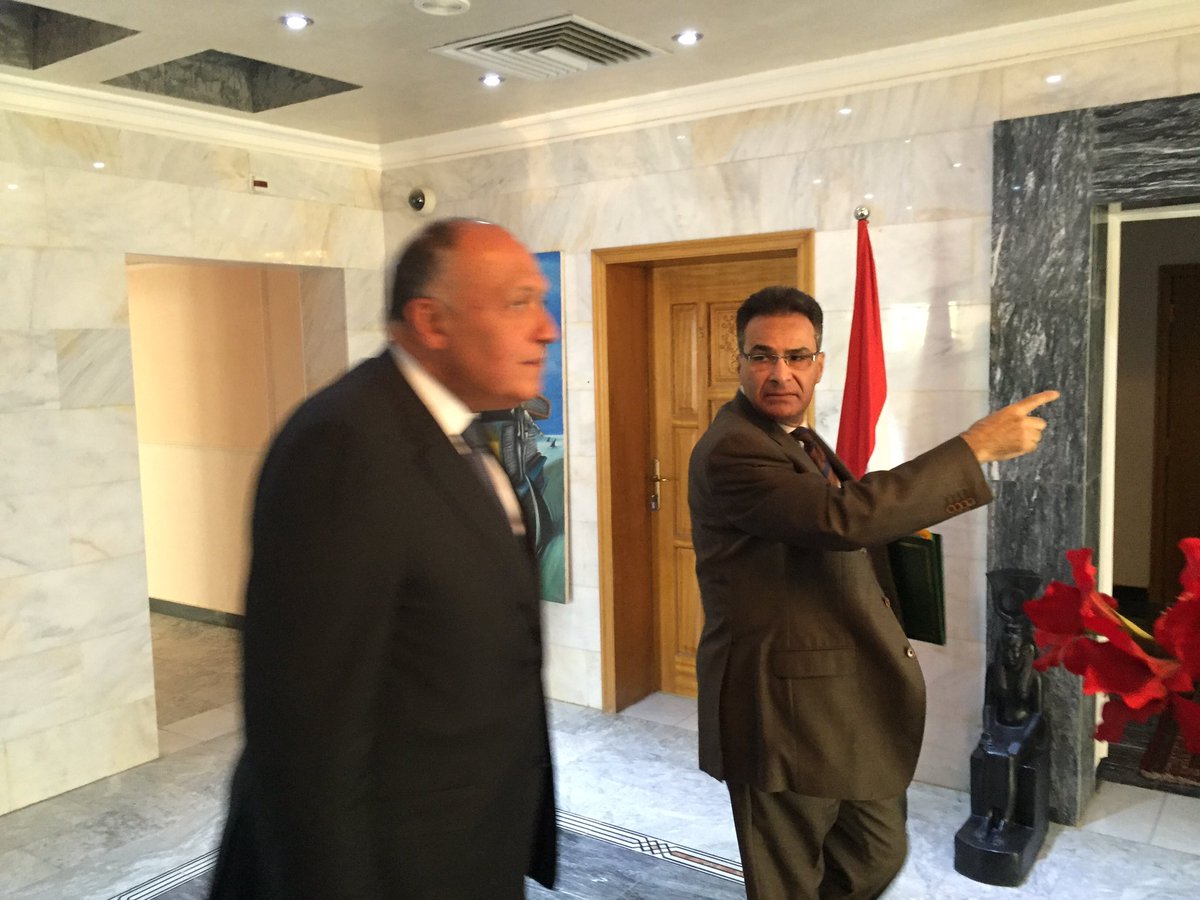 وزير الخارجيه المصري يفتتح مبنى السفاره المصريه الجديد في بغداد  CmW3dSYXEAAcVNI
