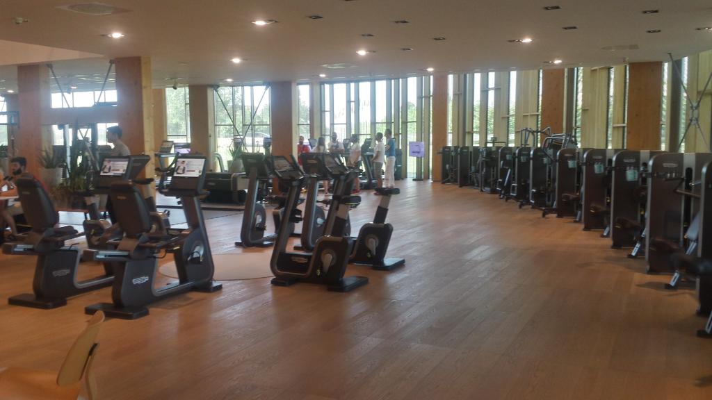 MatteoScorza1's tweet photo. Technogym, Rimini, notte Rosa, Piadine e tanta grinta..... https://t.co/TVWsYoE4QG