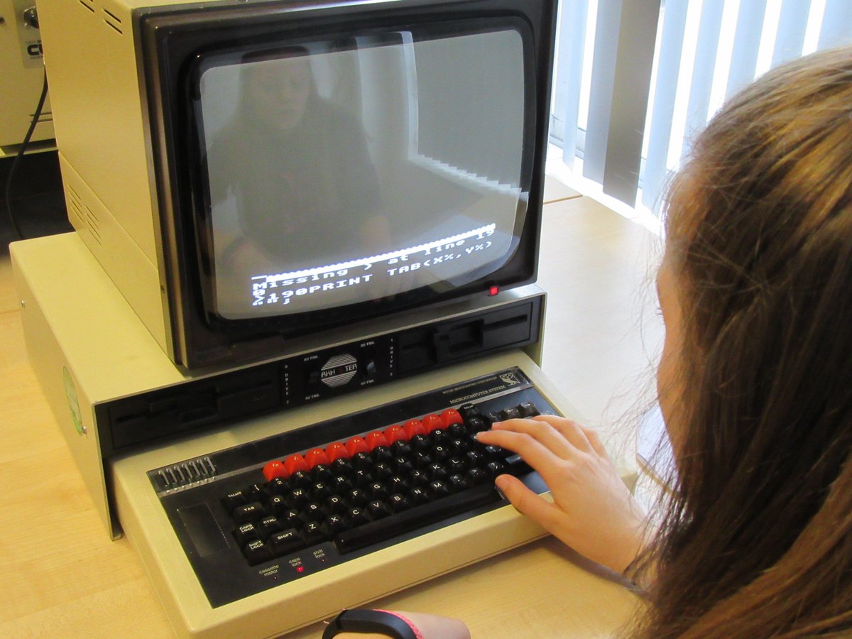 VivaComputer's tweet image. Learning to code on the BBC Micro with Eben Upton.