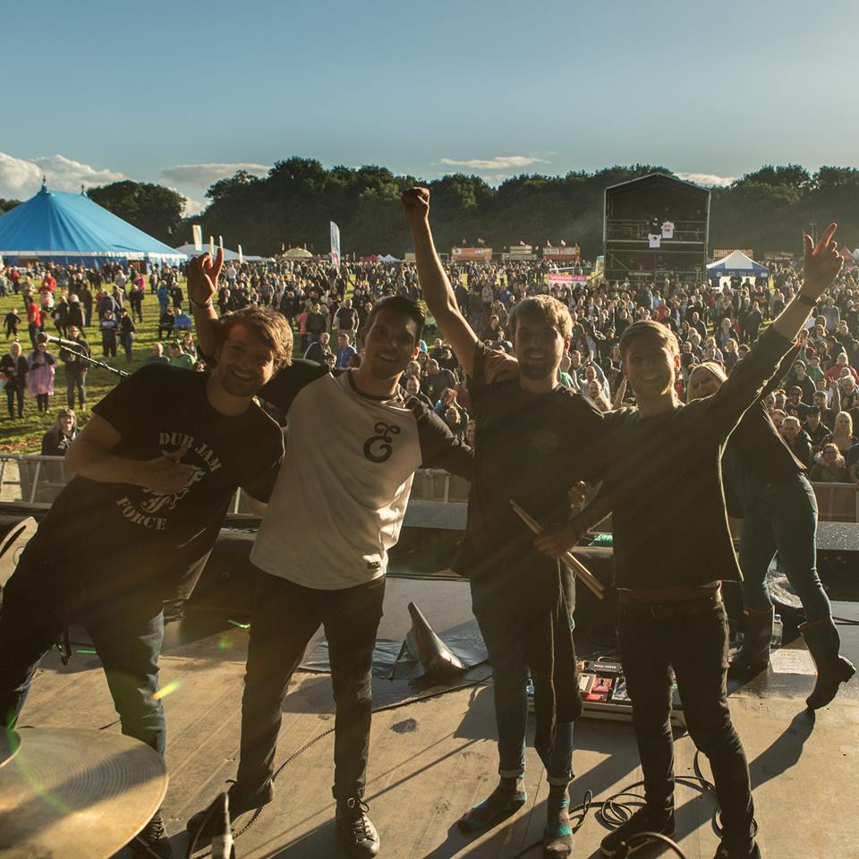 Luna Kiss tweet media