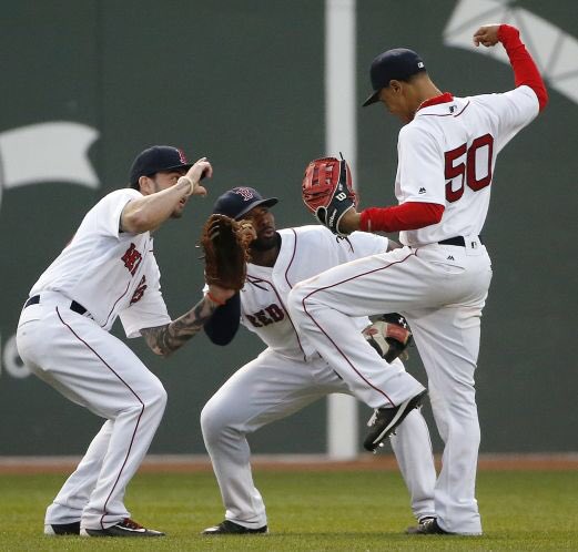 RickyRahne's tweet photo. Exciting night watching @RedSox! Rain delay, @davidortiz 522 HR, 100mph Kimbrel fastball &amp; a win. #RahneSweep #8of30 https://t.co/gy1zJ3cPLs