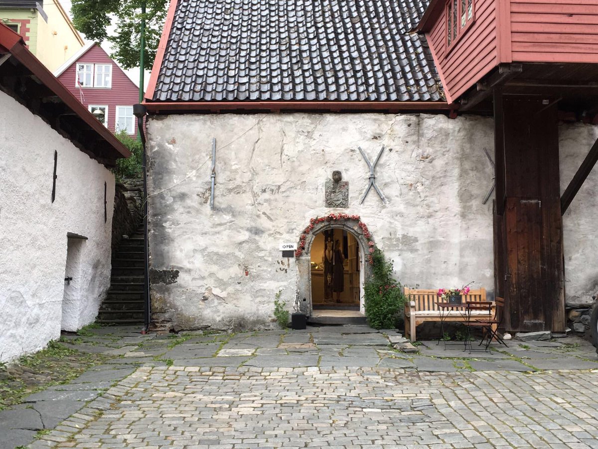PotteryDunholme's tweet photo. Found this cute pottery on visit to Bergen in Norwegian Fjords https://t.co/iyzta5bl4t