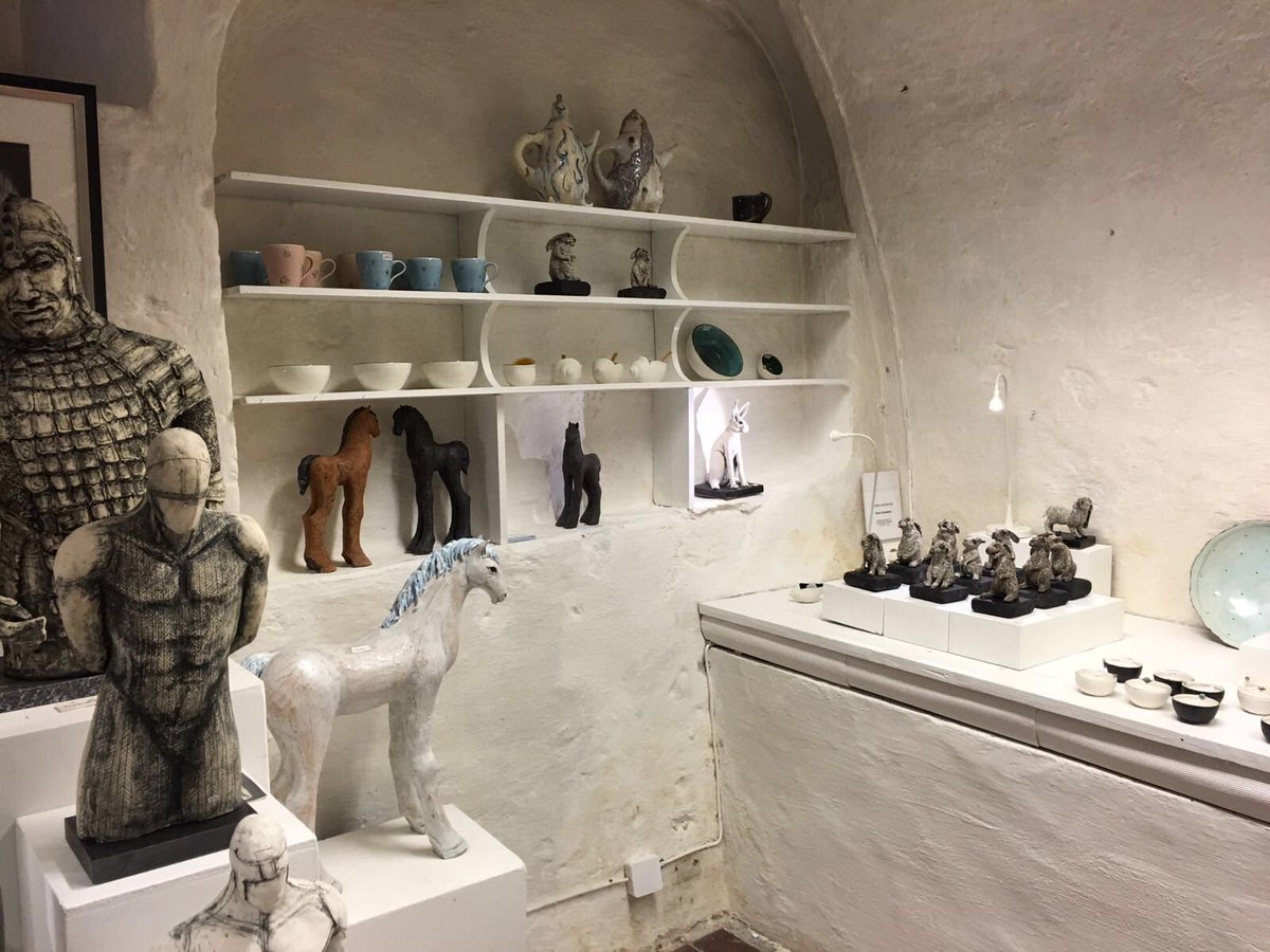 PotteryDunholme's tweet photo. Pottery in Bergen, Norwegian Fjords. Such a lovely clean country to visit. https://t.co/tCgBZKvIEI