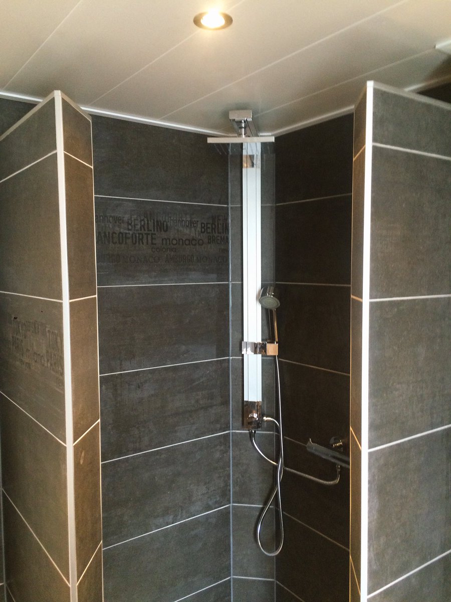 TeunExcellent's tweet photo. Prachtige badkamer opgeleverd i.s.m Totec&amp;Ultrabad #voorwievandonkerhoud# https://t.co/dWXAiJioGo