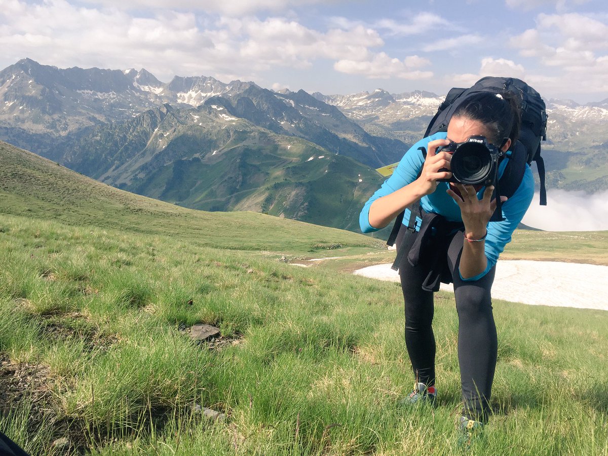 Explorando las cimas de #Aneualpinultras Lista para fotograafiar a los valientes de #UTVA with @SigmaPhotoSpain