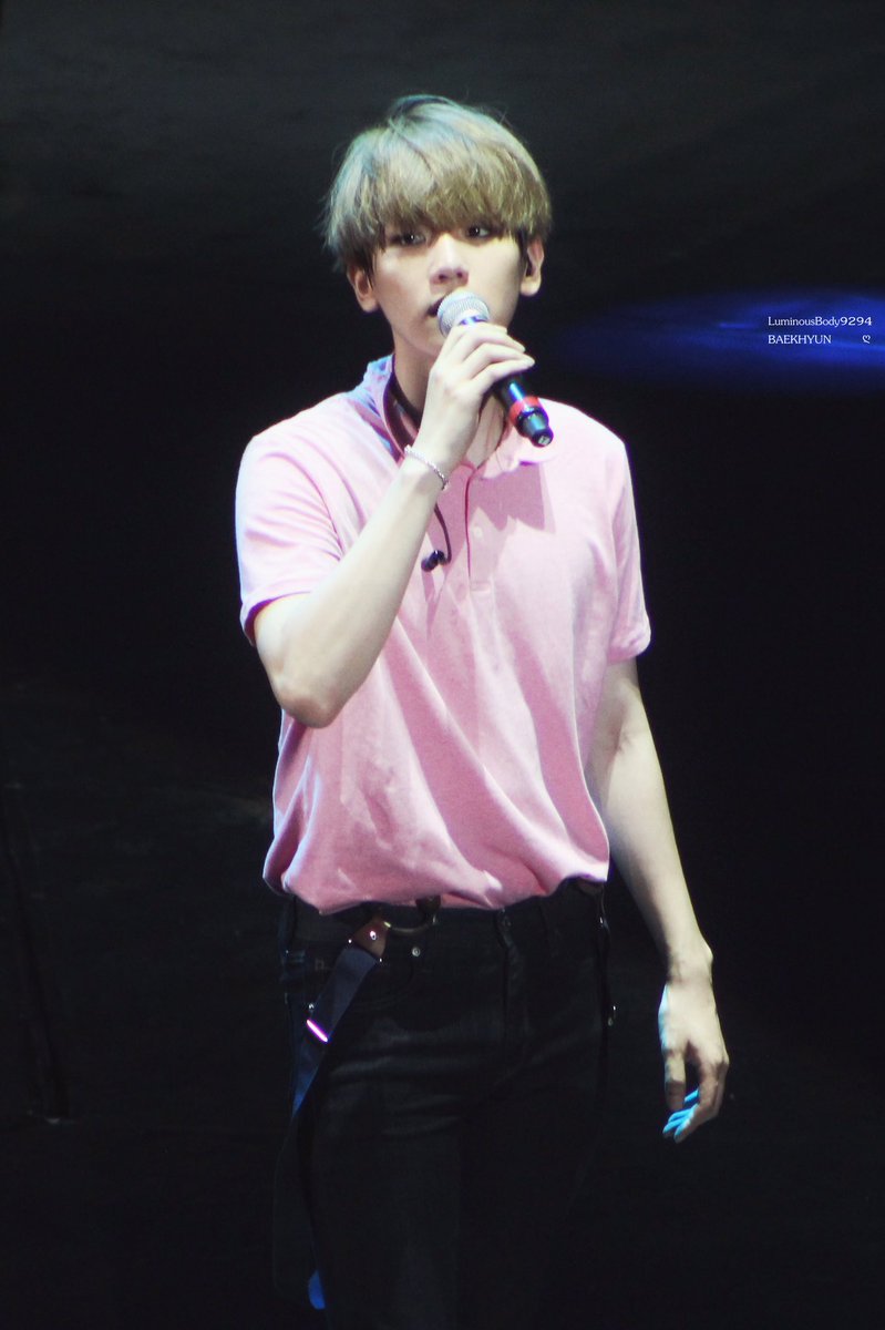 LumiousBody9294's tweet photo. #BAEKHYUN #변백현 #백현 150719 Beijing 😍😌😆🙁 https://t.co/wJOIRsOEKt