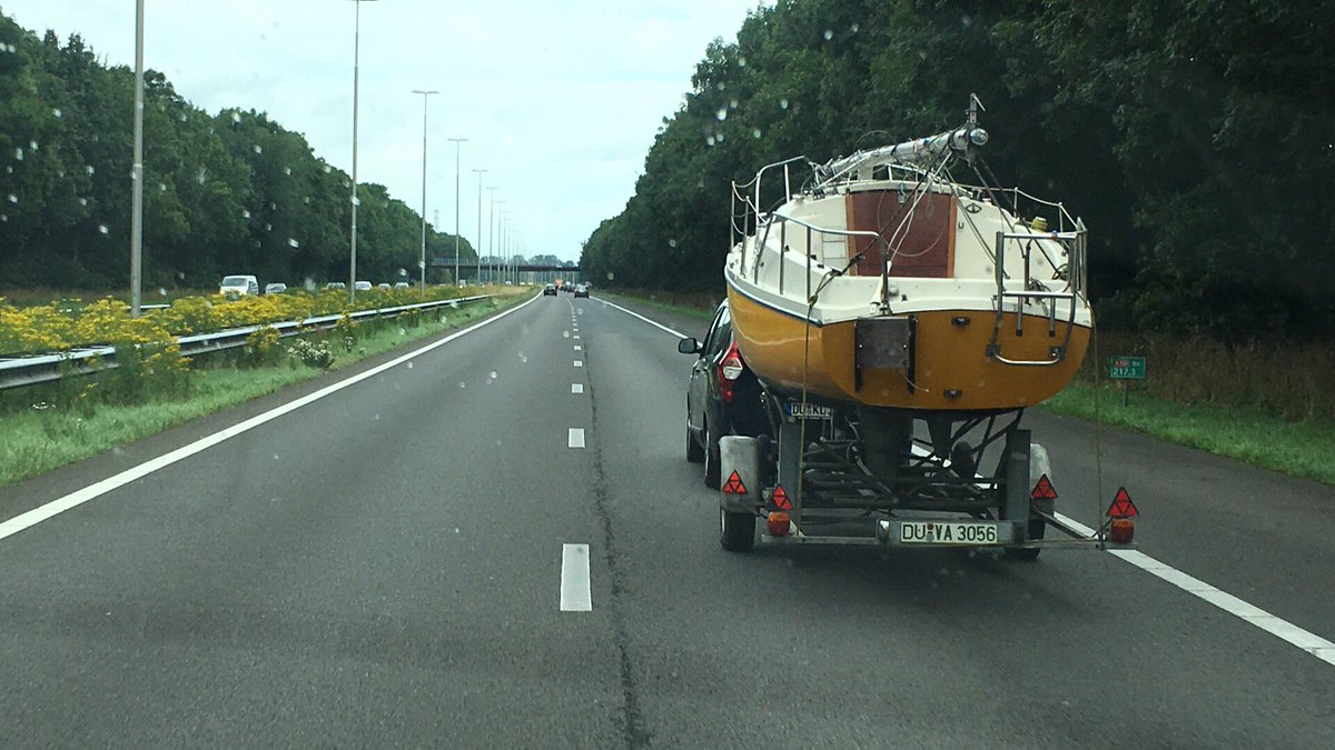 TMS_Productions's tweet photo. Op weg naar @DelfSail om aldaar de TopPop Roadshow te verzorgen met optreden van LUV. We zijn niet de enige. ;-) https://t.co/77ytDrK9U8