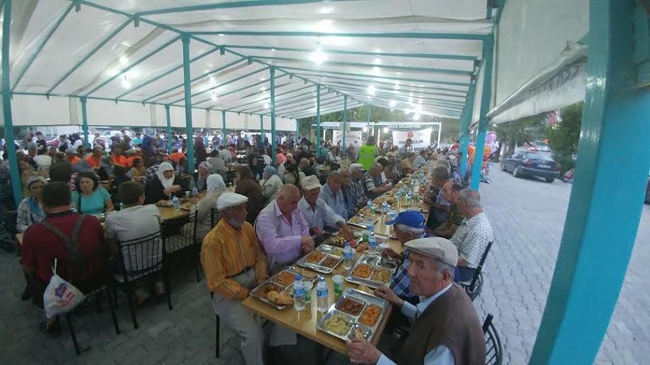 FoodinLife's tweet photo. Taşpakon'dan Uşak'ta iftar yemeği @taspakonbilgi 
https://t.co/cr3vFx4klJ https://t.co/nzJcNoUFZB