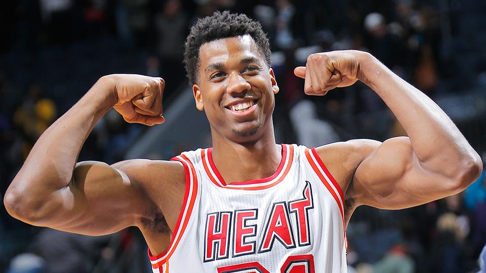 Beardloncesto's tweet photo. Hassan Whiteside ganó 980.000$ la pasada temporada. 

Ha renovado con Miami Heat por 98.000.000$

💰💰💰💰💰💰💰💰💰 https://t.co/JXD8pztPwx