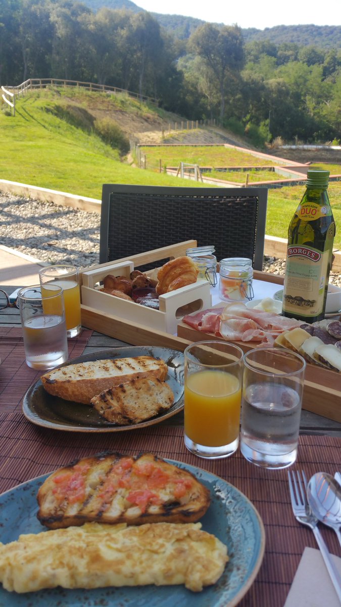 pikupikei's tweet photo. Excepcional desayuno en nuestra estancia en @MasSalagros Gracias! #canbesagraupix @Graupix @Borges_es @Ecoveritas https://t.co/fs6PQJyRxd