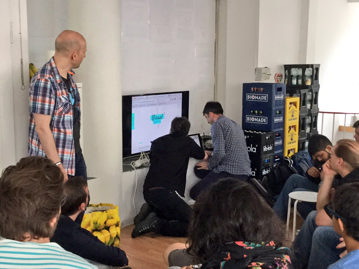 BonnLAB's tweet photo. Mini-Pitches auf @FreifunkSimon's Bildschirm 👌

@codeforbonn ist einfach cool 🤓 #hackbn16
#BNLAB1 https://t.co/2U3Bzvq8fS