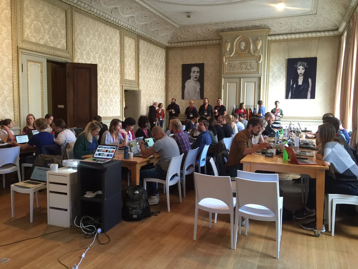 codaisseur's tweet image. &quot;My first #HTML doc...&quot; #TasteOfCode #teachingCode with @French_for_door