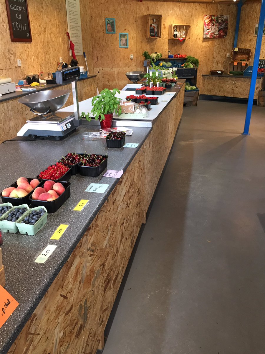 Het aspergeseizoen is weer voorbij. We hebben nu ook verse groenten uit de regio en het kersenseizoen is begonnen. 🍒