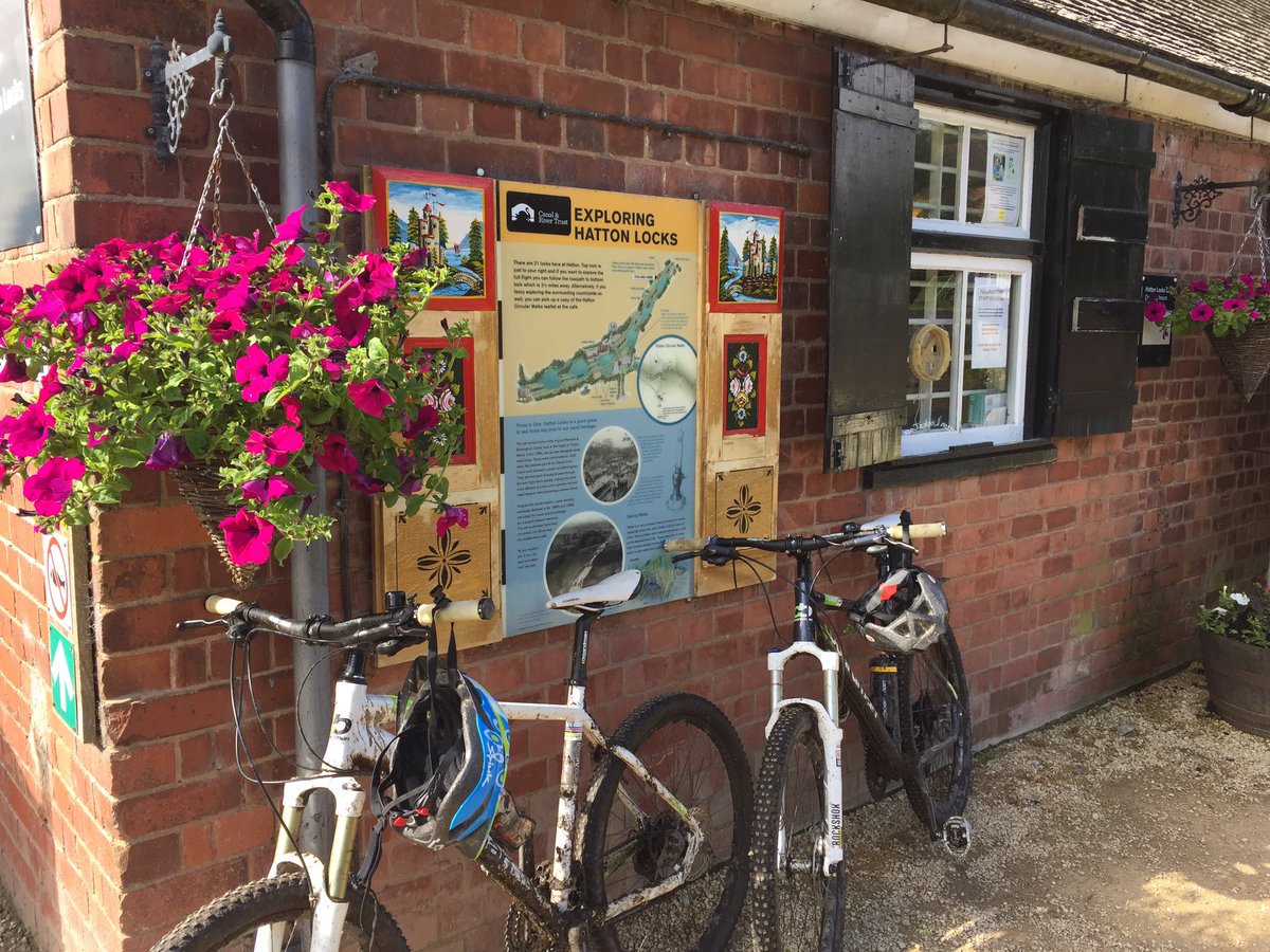 scottda72's tweet photo. @boardmanbikes Mtb fun this morning with @StuCunliffe pit stop #hattonlockscafe https://t.co/FYbL700Yk5