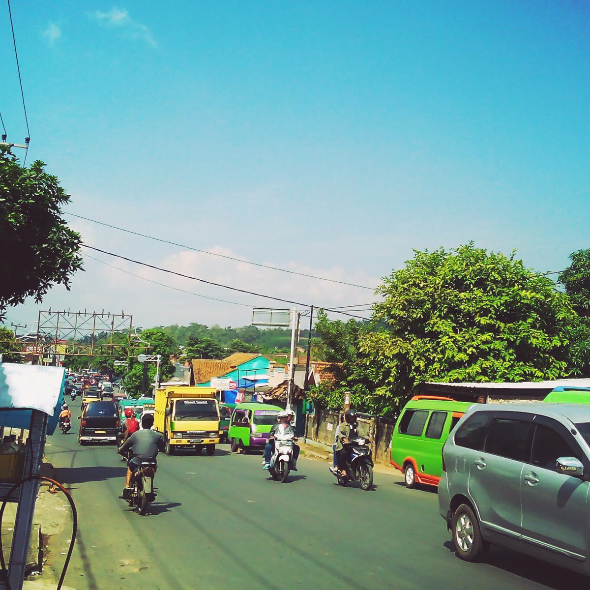 Pantauan @iradio_fm Arus Mudik H~3 di Jl. Imam Bonjol Kemiling tampak ramai Lancar