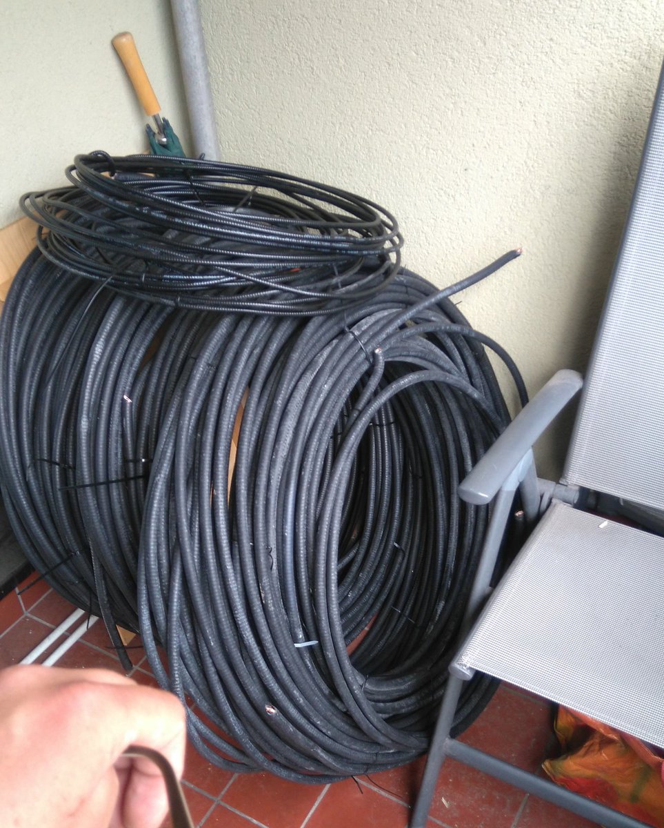 Fx10_'s tweet photo. Got the whole bunch of >60kg of #cellflex home👍. No place so they lay on balcony waiting to go to French #qth #hamr https://t.co/ndLXQHi8Ve