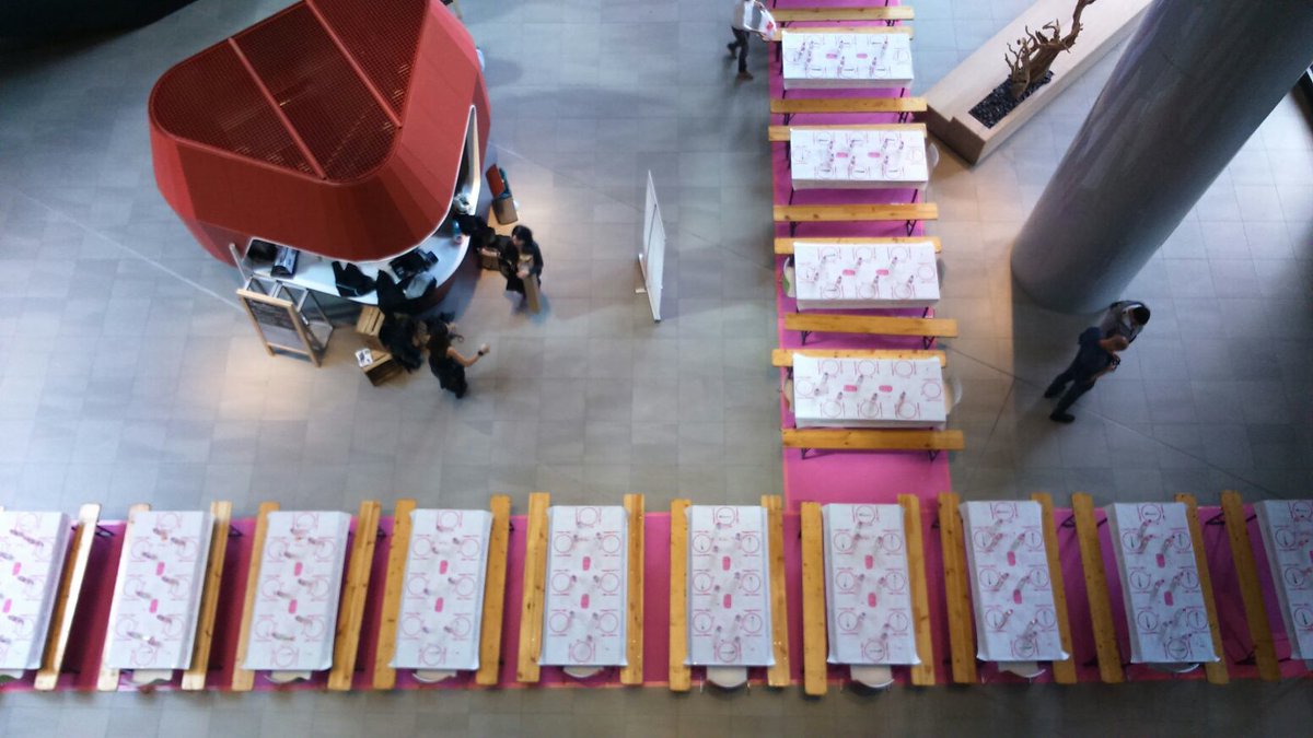 ReneePrins3112's tweet photo. @DvanMourik en ik zijn er klaar voor. Schuif je aan #netwerkkleed sessie? Delftse Poort Rotterdam #worldwomenweek https://t.co/BYXoOWcWkG