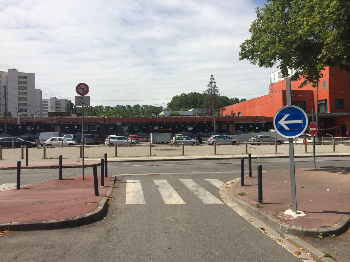 Putainconville's tweet photo. Putain #con en #voiture a #Empalot #Toulouse 
#TresDrôle le #CodeDeLaRoute #Putain
https://t.co/bGB1rLsLcO Occitanie https://t.co/JS5GOPMVRY