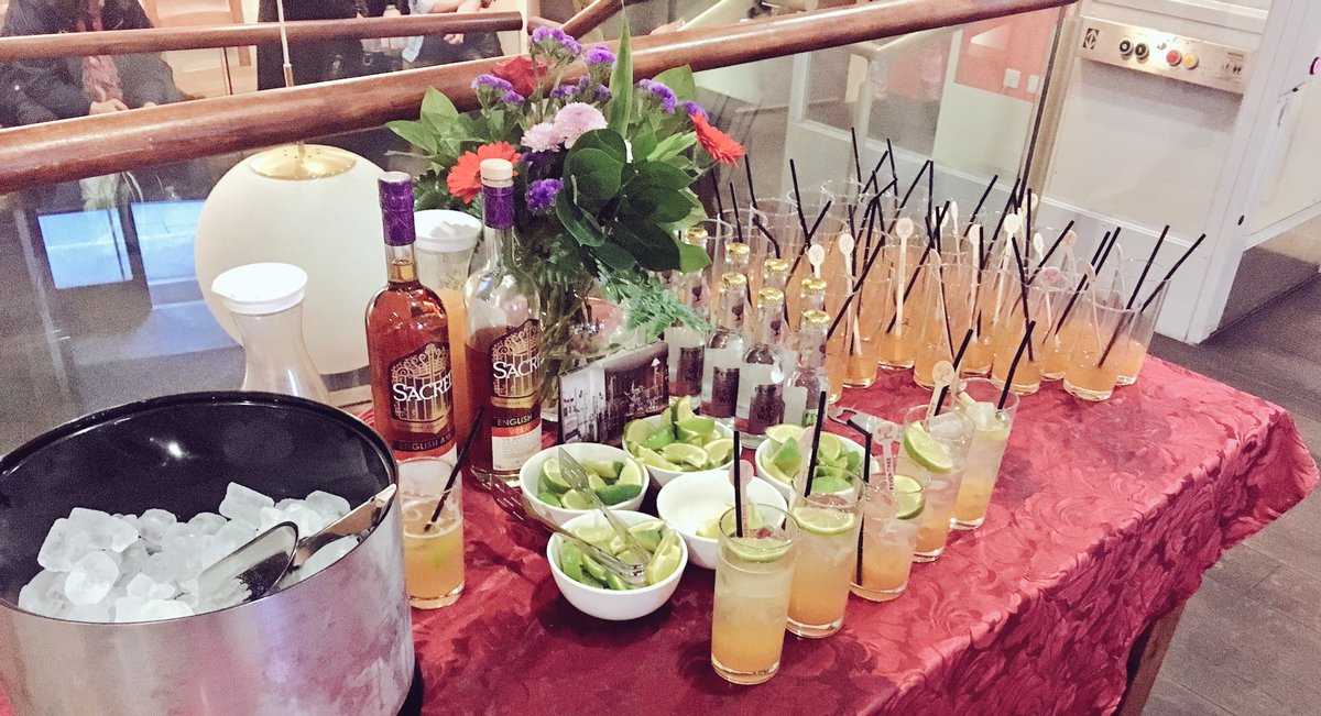 ClaudFeverTree's tweet image. Had an #AbFab time with @SacredRachel making our 'Drink Up Sweetie' cocktails! #absolutelyfabulous @FeverTreeMixers