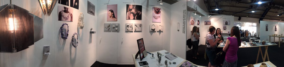 ChloeLewisJeweller❄️ tweet media