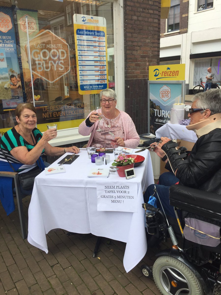 De sfeer zat er goed in vanmiddag bij onze pop-op tafel! Wegens succes zelfs iets langer doorgegaan... #JRENL
