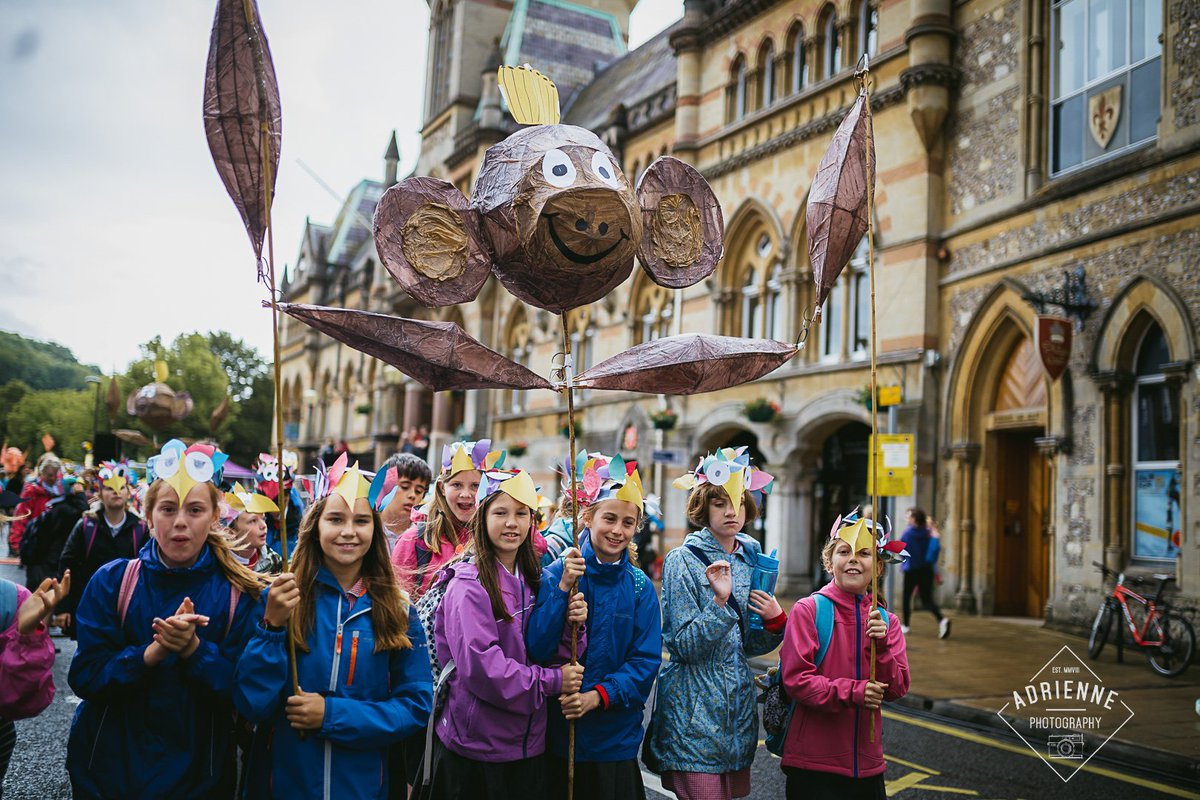#HatFair2016 is on again in #Winchester. Photo of Schools' Parade on Friday. #HatFair
